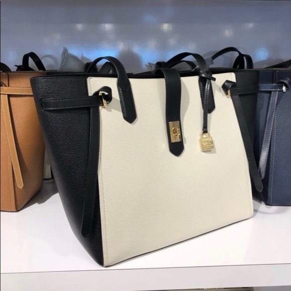 Michael Kors Handbags - MICHAEL KORS CASSIE LARGE TOTE VANILLA BLACK🌹HP🌹